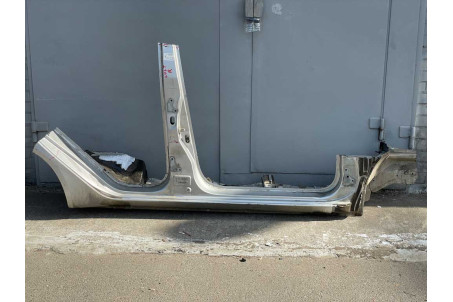 Поріг зі стійкою правий Mitsubishi Colt (Z30) 2004-2012 MN161584 / MN161580 (699)