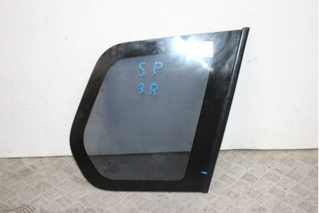 Стекло в кузов заднее правое Mitsubishi Space Star 1998-2005 MR135740 (979)