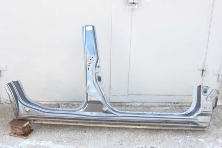 Порог со стойкой правый Mitsubishi Outlander (CU) 2003-2008 MN133008 (1040)