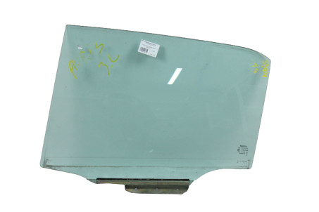 Скло двері заднє ліве Toyota Auris 2006-2012 6810402200 (1872)