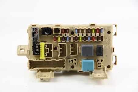 Блок запобіжників сервіс Toyota Avensis T25 (T250) 2003-2009 82641-CA010-F (2057)