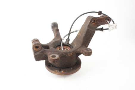 Кулак поворотний лівий під ABS Nissan Note (E11) 2006-2013 40015AX600 (3918)