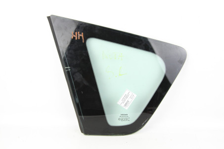 Скло в кузов заднє ліве Nissan Note (E11) 2006-2013 833019U000 (3931)