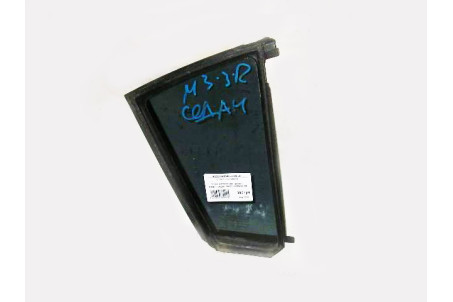Скло двері задньої правої (кватирка) седан Mazda 3 (BK) 2003-2008 BN8V72661A (5036)