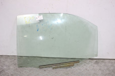 Скло двері заднє ліве Toyota Camry 30 (XV30) 2001-2006 6811433140 (5069)