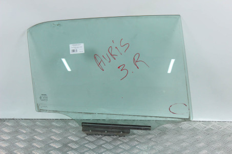 Скло двері заднє праве Toyota Auris 2006-2012 6810302210 (6762)