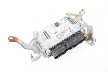 Блок управления двигателем Toyota Auris 2006-2012 8966102E90 (6856)