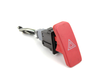 Кнопка аварійки Toyota Auris 2006-2012 8433202131 (7129)