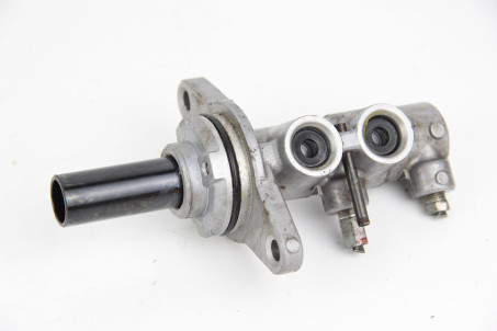 Циліндр гальмівний головний Toyota Corolla E15 (E150) 2007-2013 4720112A70 (8109)