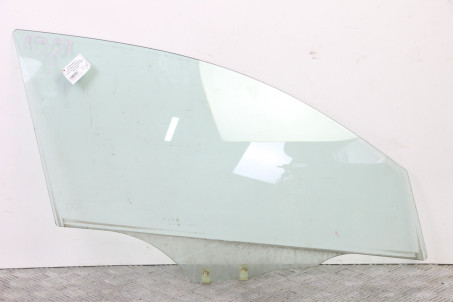 Скло двері переднє праве хетчбек Mazda 3 (BK) 2003-2008 BP4K58511A (8401)