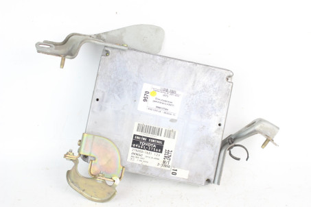 Блок керування двигуном 2.4 МКПП Toyota Camry 30 (XV30) 2001-2006 896613T560 (9570)