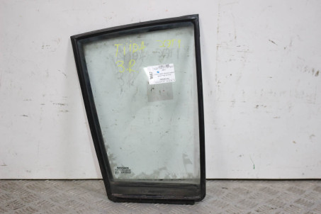Скло двері задньої правої (кватирка) хетчбек Nissan Tiida (C11) 2007-2013 82262EL000 (9867)