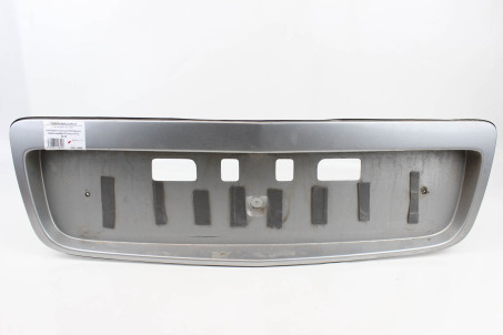 Накладка на кришку багажника седан срібло Nissan Primera (P12) 2002-2009 84810AU360 (10855)