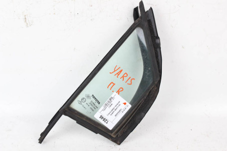 Скло дверей передньої правої (кватирка) Toyota Yaris 2005-2011 6810152031 (12846)