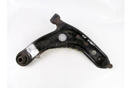 Важіль передній правий Toyota Yaris 2005-2011 4806809040 (13699)