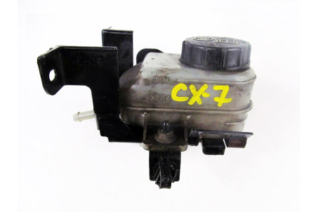 Бачок главного тормозного цилиндра Mazda CX-7 2006-2012 L20643550E (16272)