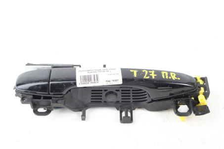 Ручка двері зовнішня права передня Toyota Avensis T27 (T270) 2009-2018 6920105042 (16397)