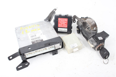 Блок керування двигуном комплект 1.8 МКПП Toyota Avensis T25 (T250) 2003-2009 8966105020 (17435)