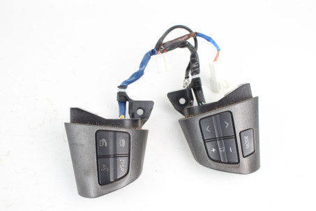 Кнопки управления на руль 10- Toyota RAV-4 III 2005-2012 8425042070 (18262)