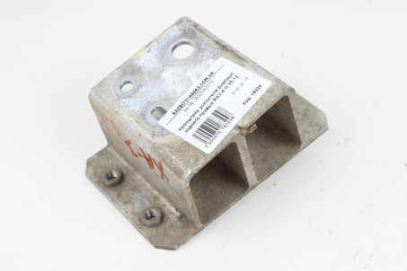 Кронштейн підсилювача бампера задній правий Toyota RAV-4 III 2005-2012 5832342010 (18324)