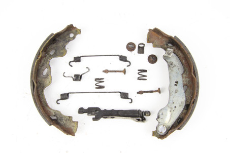 Механизм тормозной левый Toyota Yaris 2005-2011 4757020101 (18484)