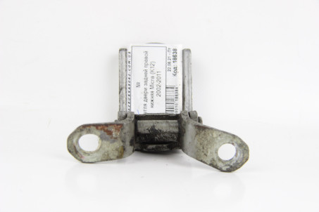 Петля двері задньої правої низ Nissan Micra (K12) 2002-2011 824202F030 (18638)