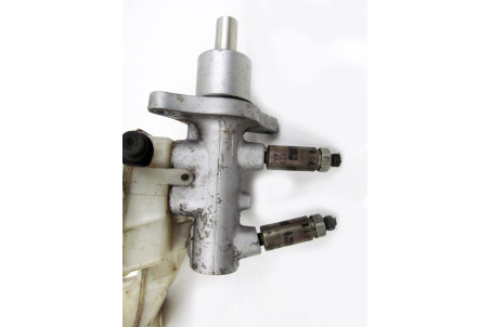 Циліндр гальмівний головний без ABS Mazda 3 (BK) 2003-2008 BNYR4340Z (18754)