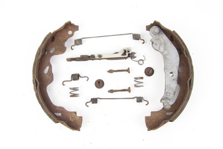 Механизм тормозной правый Toyota Yaris 2005-2011 4755020211 (18793)