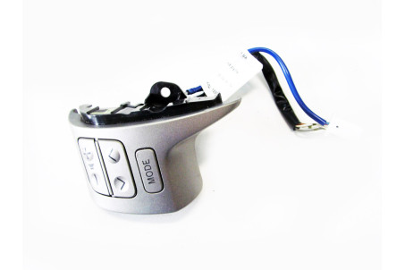 Кнопки керування на кермо Toyota Auris 2006-2012 8424702010 (18952)