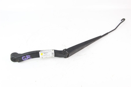 Держатель дворника правый Mitsubishi Grandis 2004-2010 MN182384 (19317)