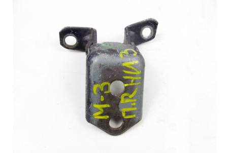 Петля двері передньої правої низ Mazda 3 (BK) 2003-2008 F15158210 (19506)