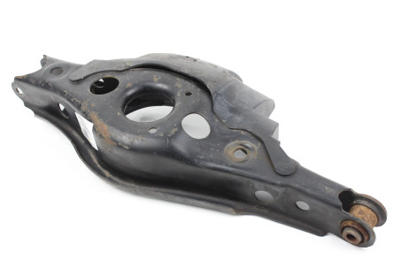 Важіль задній поперечний правий (задній) під пружину Lexus NX 2014-2021 4873042040 (19513)