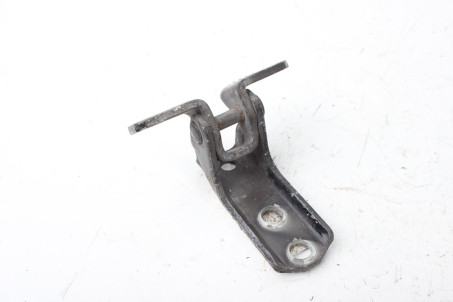 Петля двері передньої лівої низ Mitsubishi Lancer X (CY) 2007-2013 5702A006 (19732)