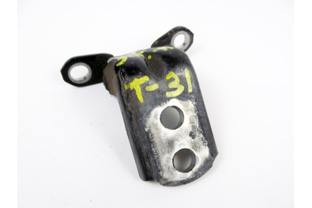 Петля двері задньої правої низ Nissan X-Trail (T31) 2007-2012 824204P00A (19832)