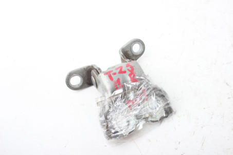 Петля двері передньої правої низ Toyota Avensis T25 (T250) 2003-2009 687300D010 (19897)