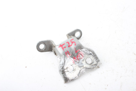 Петля двері передньої лівої низ Toyota Avensis T25 (T250) 2003-2009 687400D010 (19898)