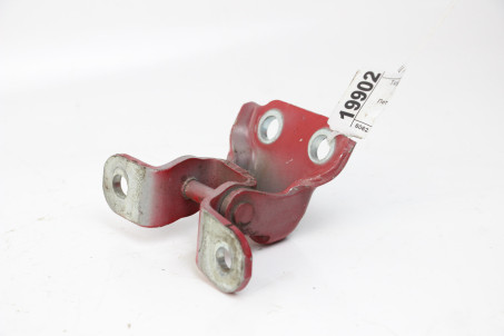 Петля двері передньої правої низ Toyota Yaris 2005-2011 6873033020 (19902)