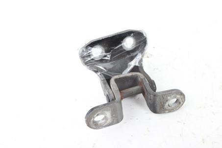 Петля двері передньої правої низ Toyota Camry 40 (XV40) 2006-2011 6873033020 (19911)