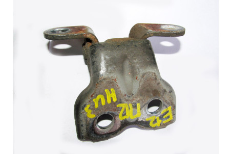 Петля двери передней правой низ Toyota Corolla E12 (E120) 2000-2006 6873052010 (19915)