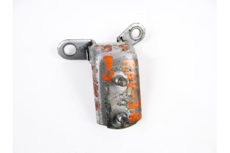 Петля двері задньої правої низ Toyota RAV-4 II 2000-2005 6877012100 (19936)