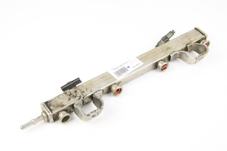 Рампа паливна 2.0 05-08 Mazda 3 (BK) 2003-2008 L3G213150 (20022)