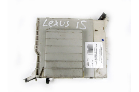 Блок запобіжників сервіс Lexus IS (XE20) 2005-2012 8273053022 (20967)