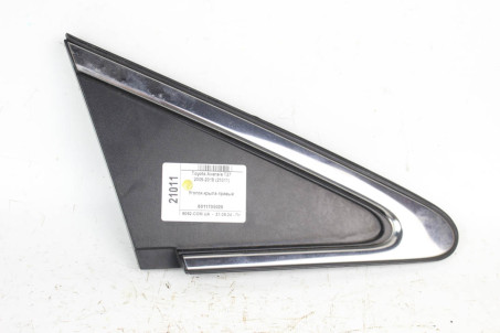 Куточок крила правий Toyota Avensis T27 (T270) 2009-2018 6011705020 (21011)