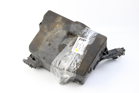 Блок запобіжників двигуна 1.8 Toyota Avensis T27 (T270) 2009-2018 8274102050 (21013)