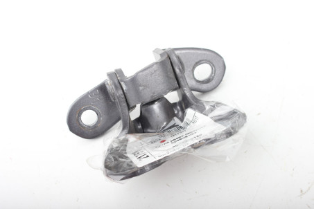 Петля двери передней правой низ Lexus CT 200H 2010-2017 6873012120 (21751)