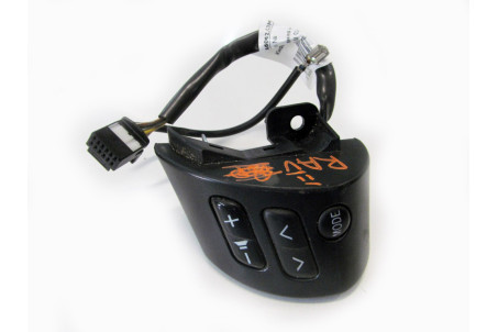 Кнопки управления на руль 03- Toyota RAV-4 II 2000-2005 8424742010C0 (22406)
