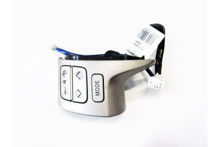 Кнопки керування на кермо Toyota Corolla E15 (E150) 2007-2013 8424712050 (22412)