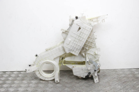 Корпус печі задній Mitsubishi Grandis 2004-2010  (22750)