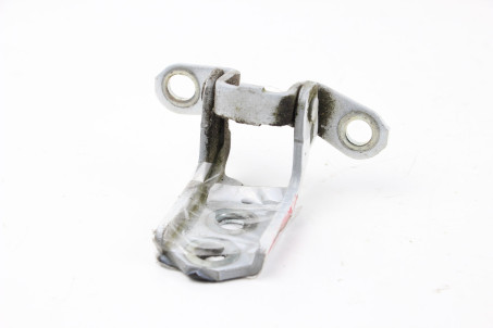 Петля двери передней правой верх Nissan Juke (YF15) 2010-2019 824211KA0A (23884)