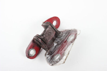 Петля двери передней правой низ Toyota RAV-4 IV 2012-2018 6873012120 (24389)